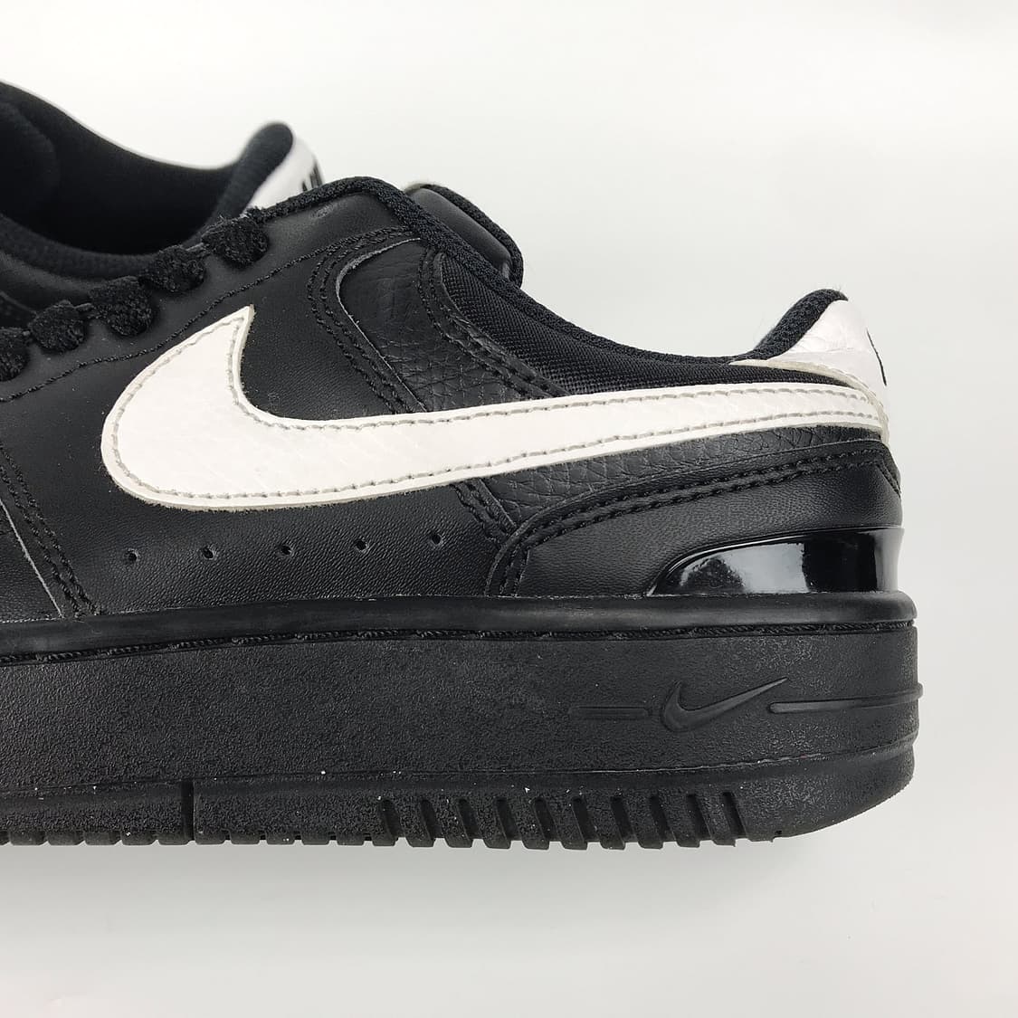 나이키 감마 포스 블랙 스니커즈 운동화 여성235 상품이미지5