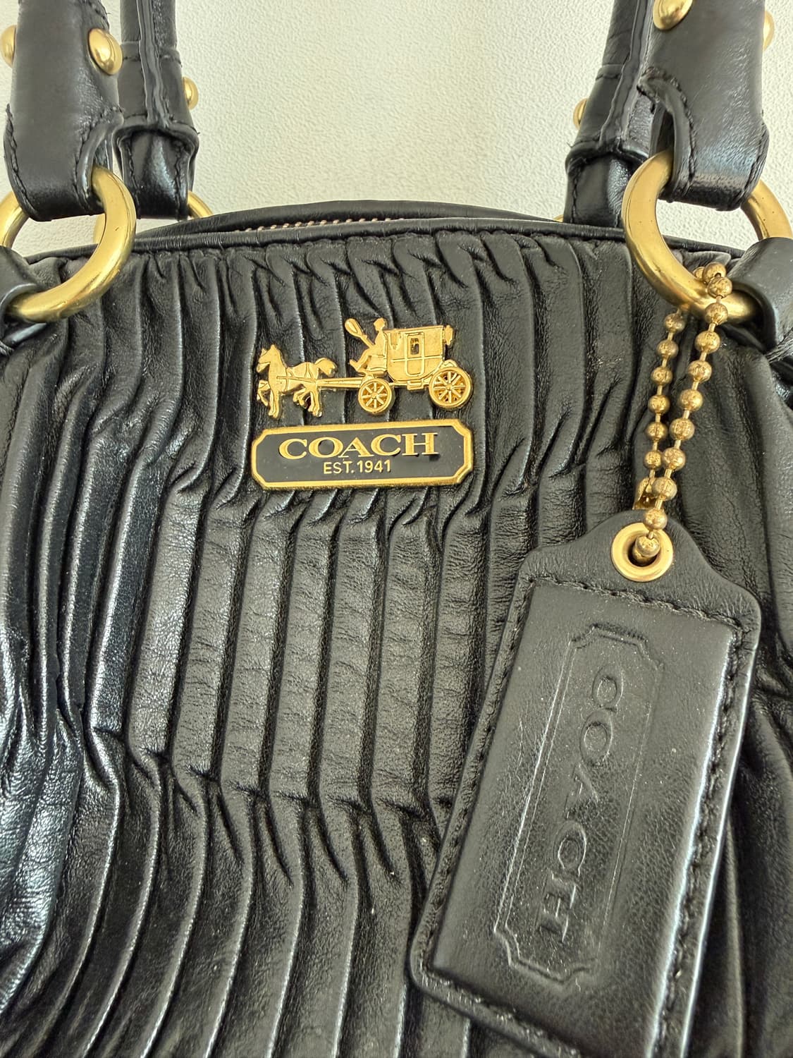 코치(COACH) 레더 플리츠 토트 숄더백 상품이미지4