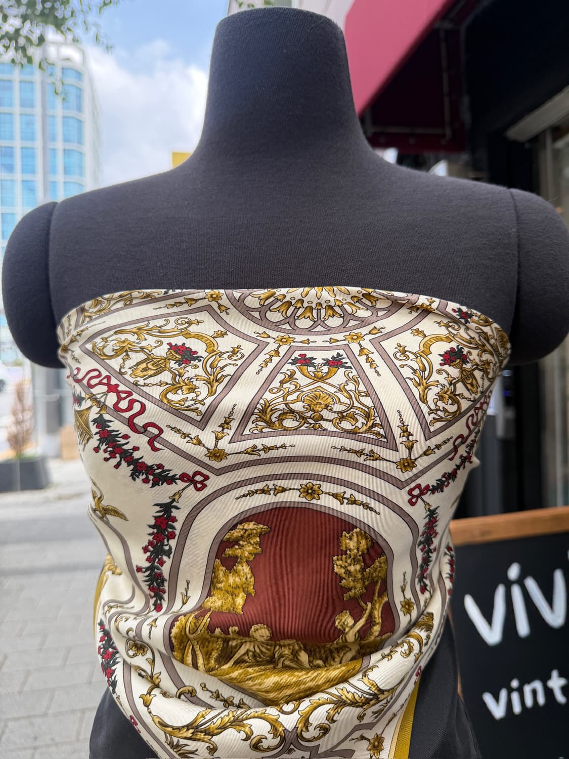 LANCEL Paris 100% Silk Scarf 상품이미지2