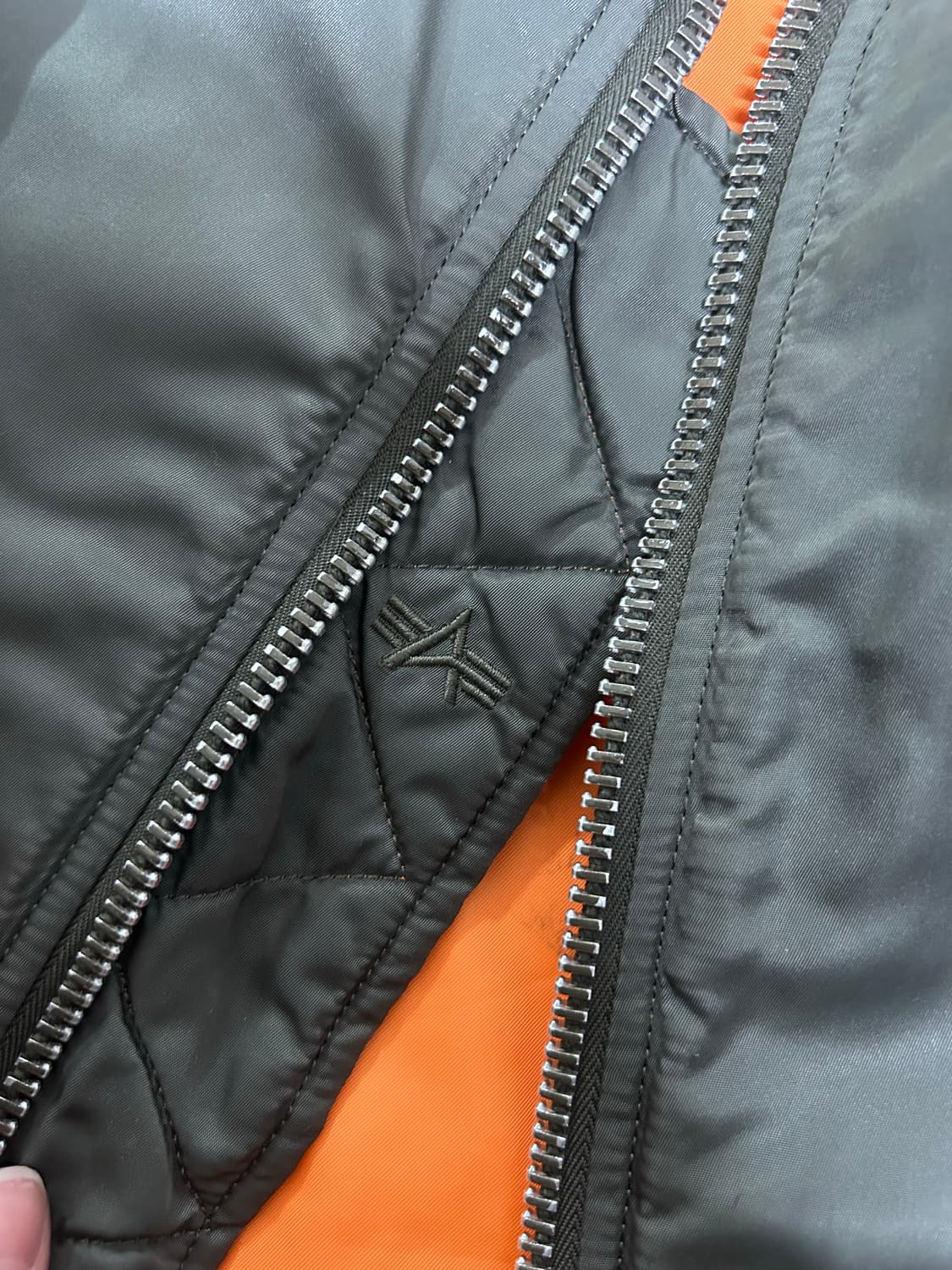 알파인더스트리 MA-1 카키 봄버 자켓 L 사이즈 팝니다! 상품이미지3