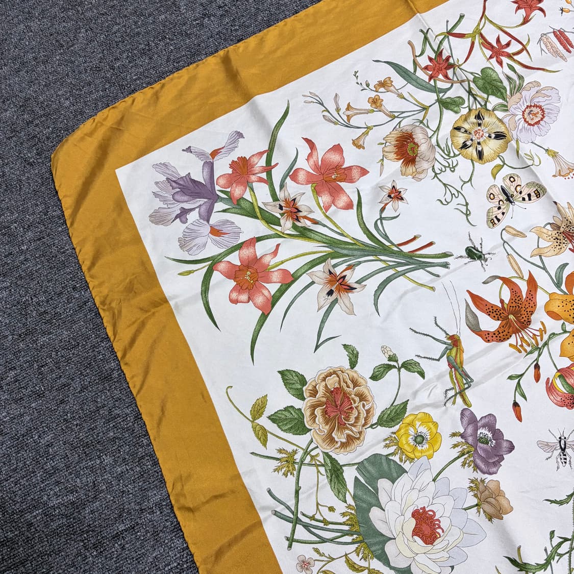 구찌 플라워 프린팅 실크 스카프 상품이미지4