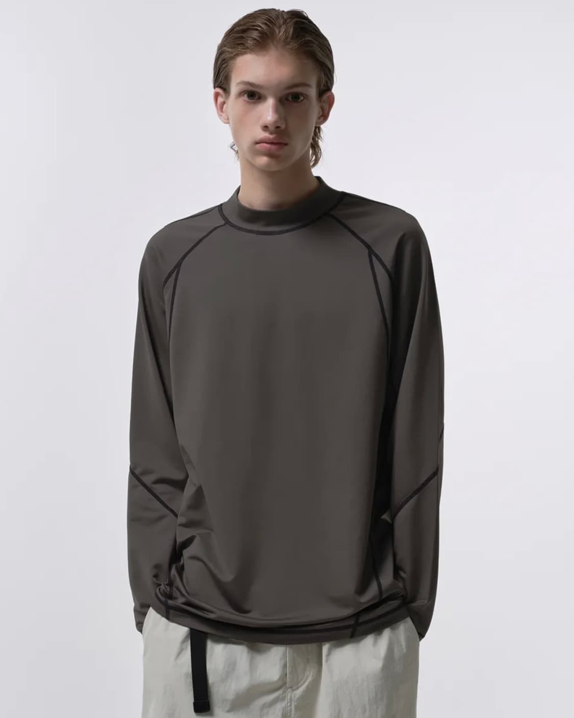 [새상품] 무신사스탠다드 시티 레저 모크넥 상품이미지1