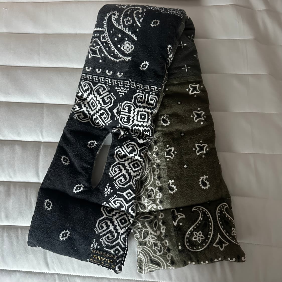 캐피탈 리버시블 반다나 머플러 블랙카키 상품이미지2