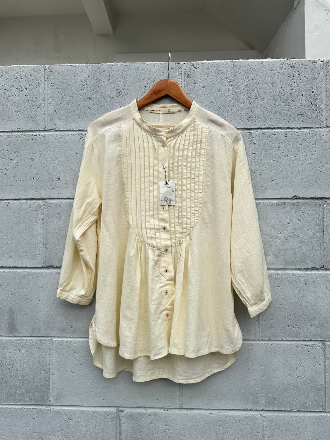 크림 린넨 핀턱 블라우스 상품이미지1