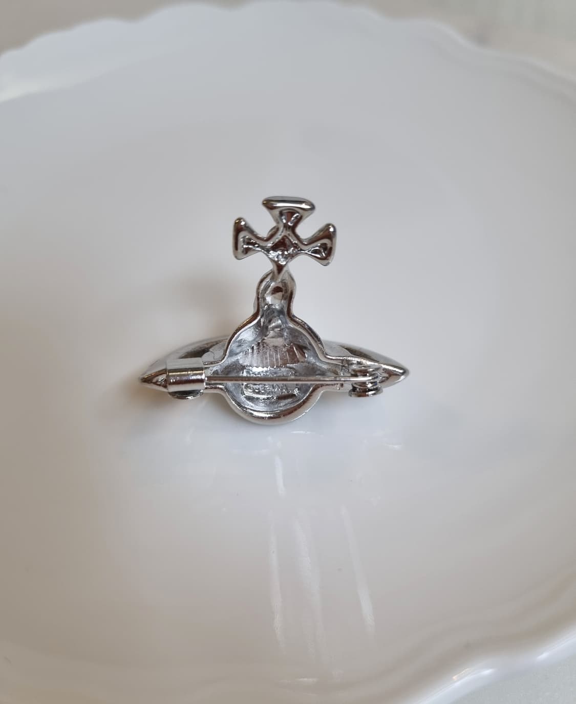 비비안웨스트우드 업사이클링 orb은장 브로치 상품이미지4