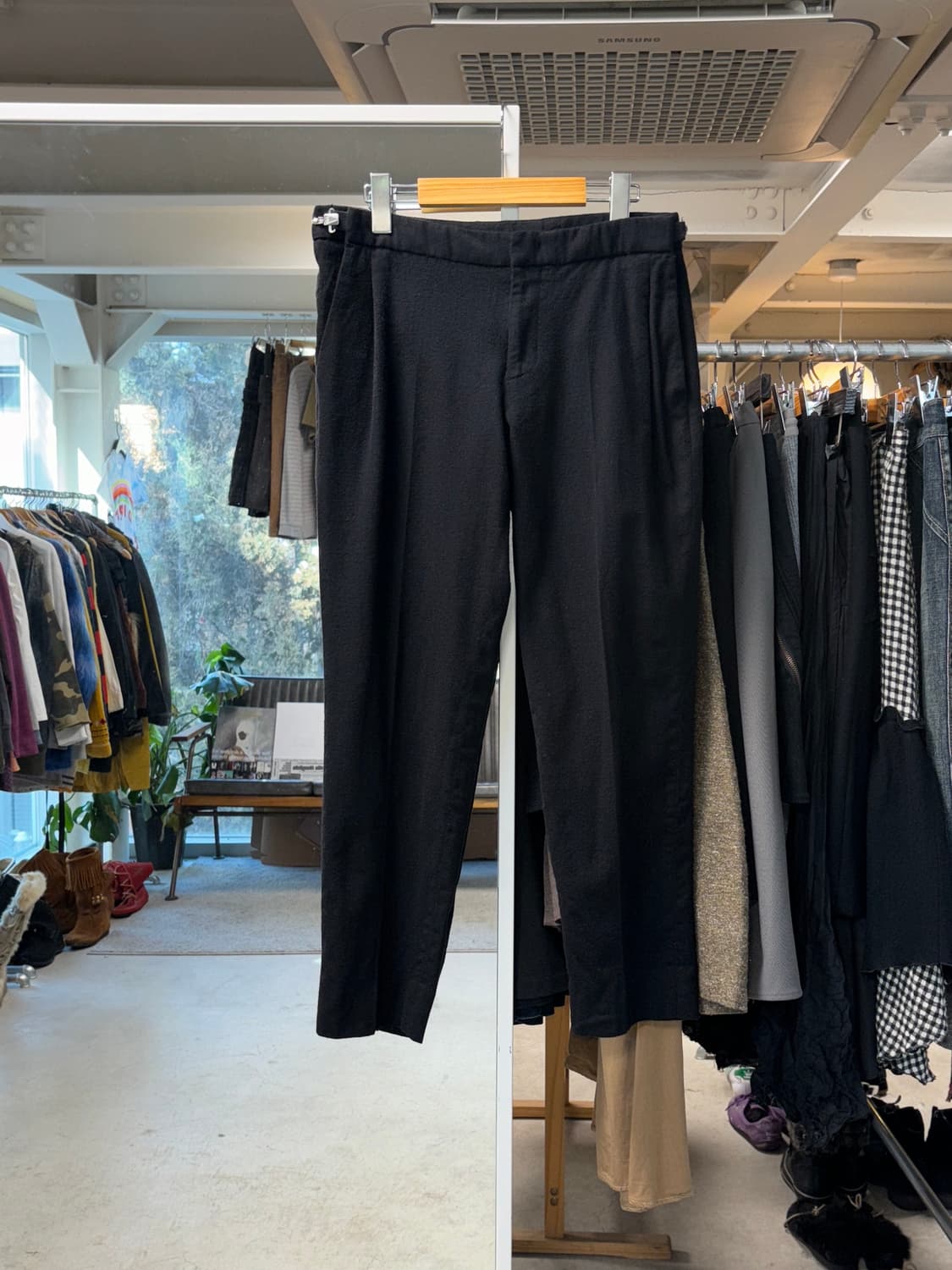 솔리드 옴므 테이퍼드 울팬츠 상품이미지1