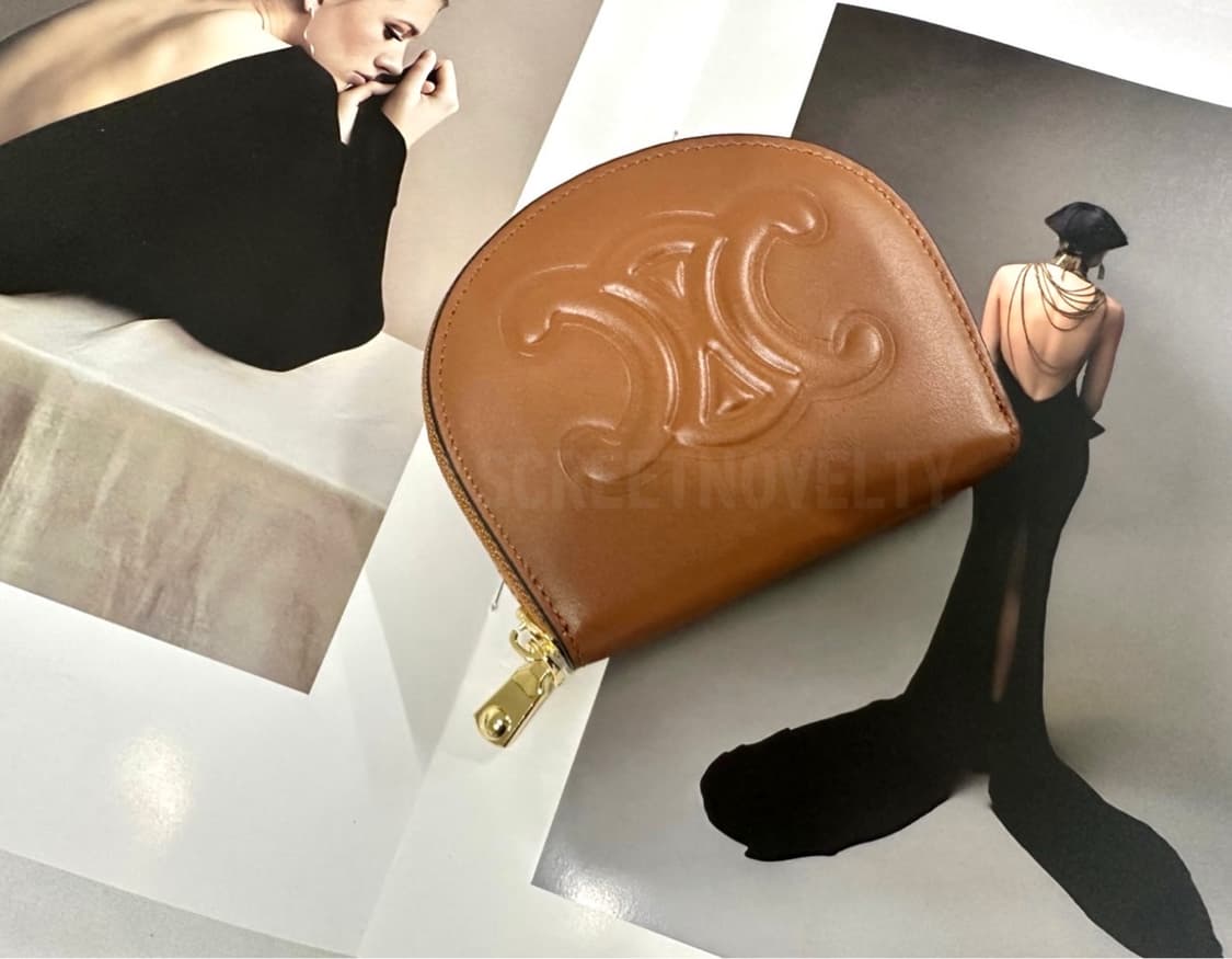 셀린느 트리옹페 반달 카드지갑 브라운 상품이미지3