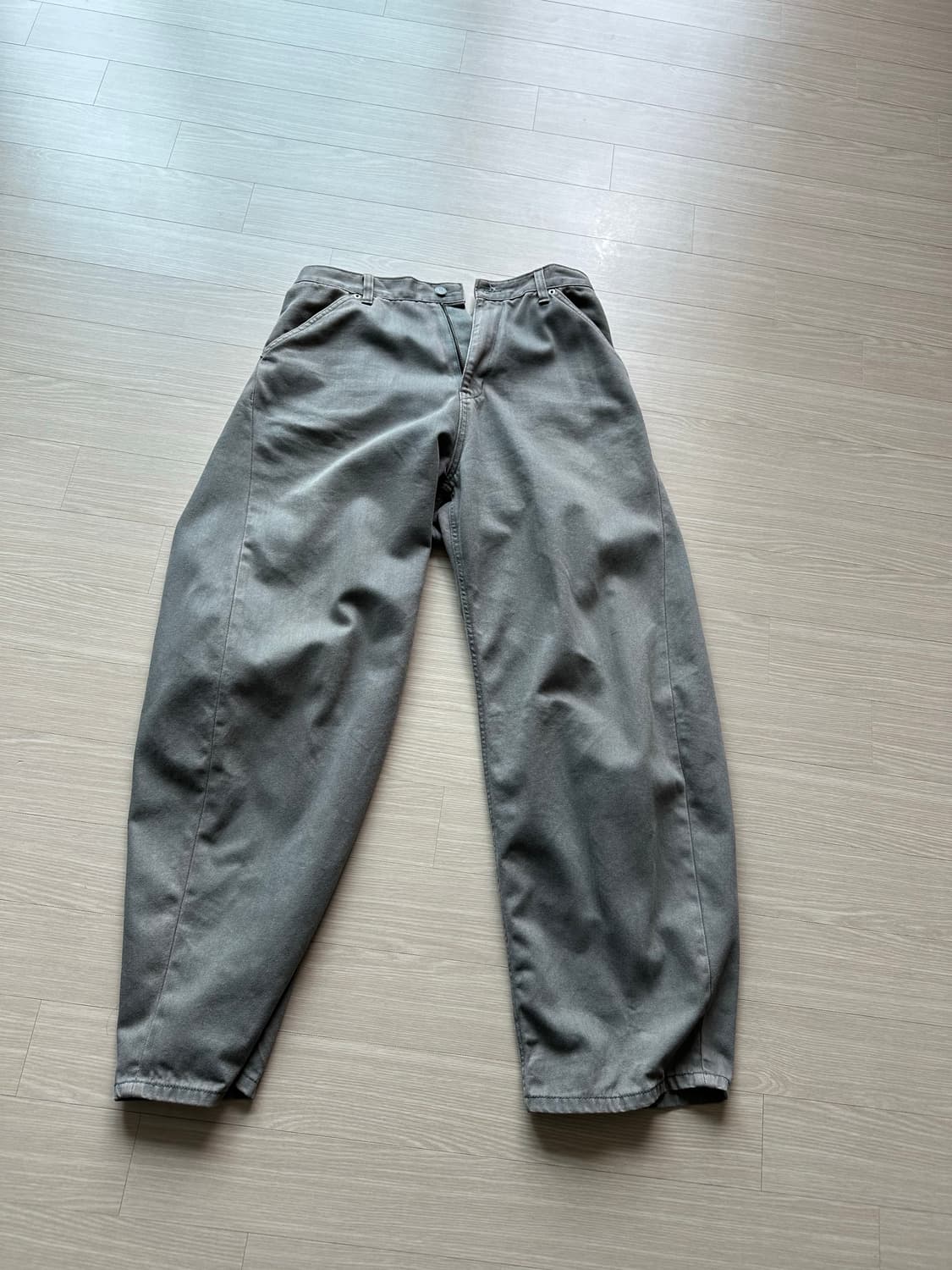 해팅룸 커브드 팬츠 팝니다 상품이미지1