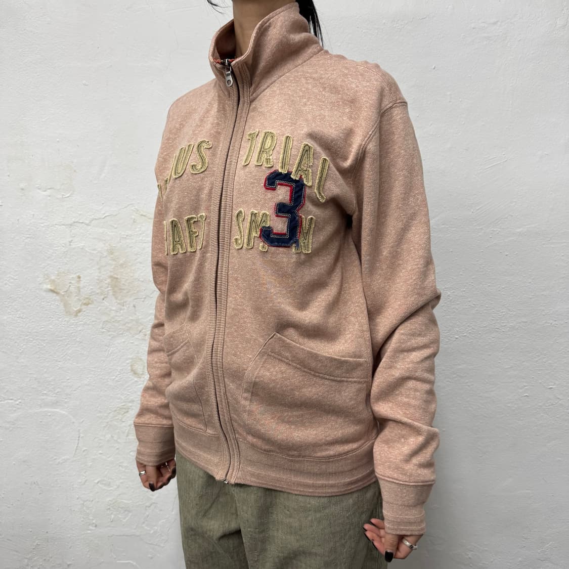 아비렉스(AVIREX) 인디핑크 코튼 폴리 스펠링 패치 하이넥 집업 자켓 상품이미지1