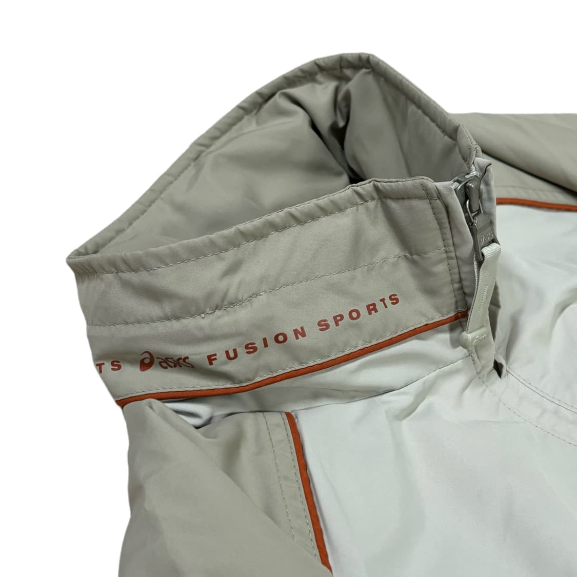 아식스 올드스쿨 베이지 연 브라운 바람막이 자켓 상품이미지6