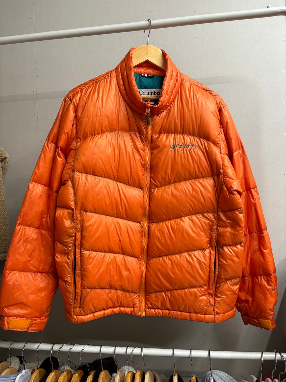 컬럼비아 오렌지 경량 패딩 상품이미지2