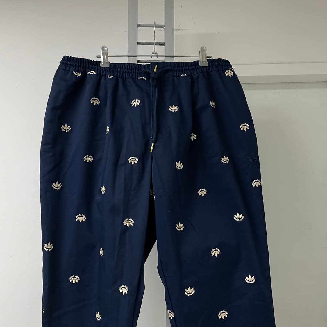 아디다스 멀티 자수 네이비 팬츠 XL 상품이미지2