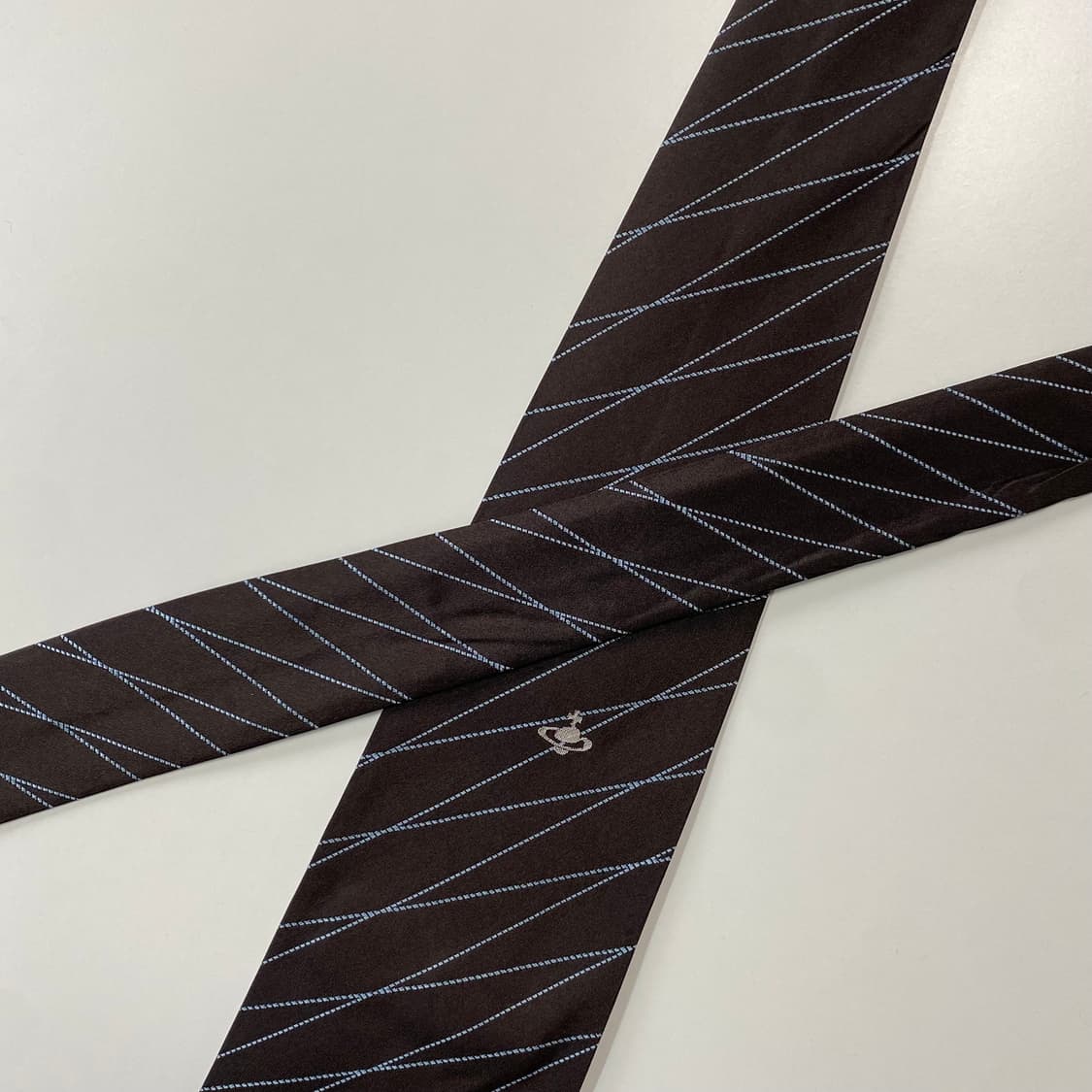 비비안웨스트우드 정품 명품 심플로고넥타이(Vivienne) 상품이미지3