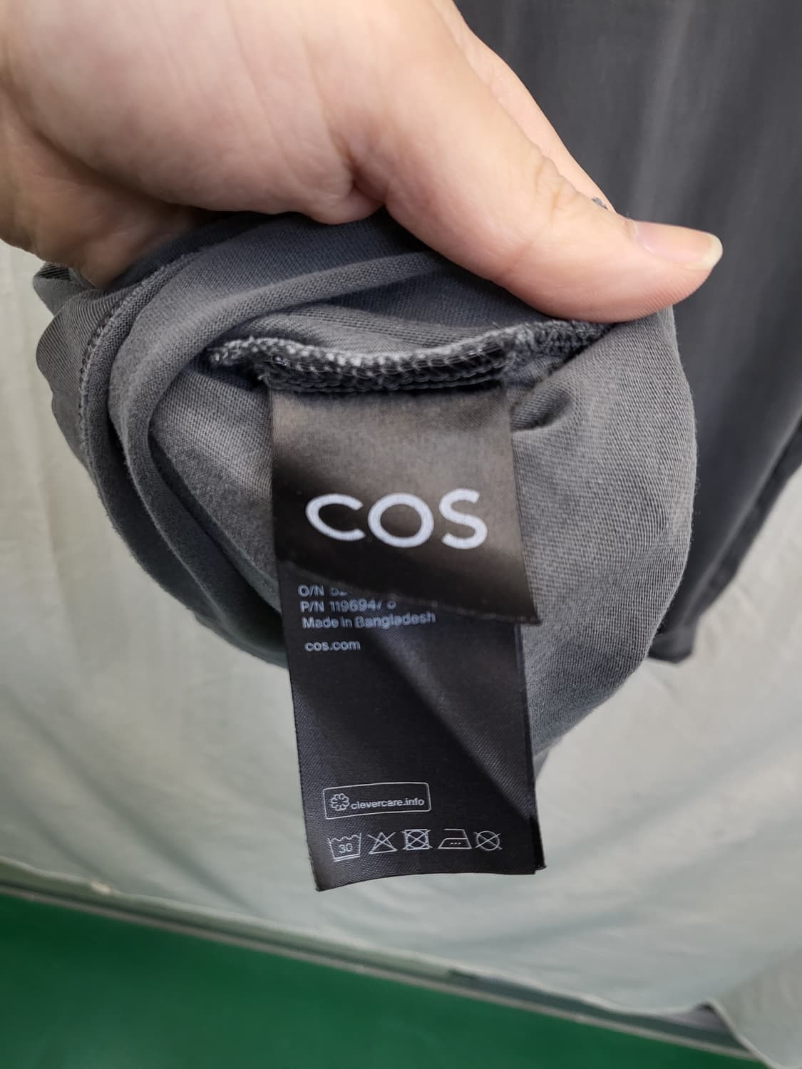 COS 코스 차콜 그레이 티셔츠 상품이미지3