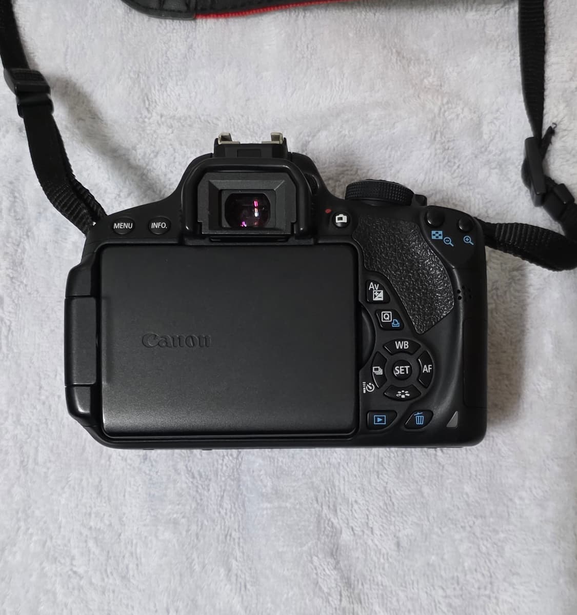 캐논 EOS 700D DSLR 카메라 팝니다. 상품이미지5