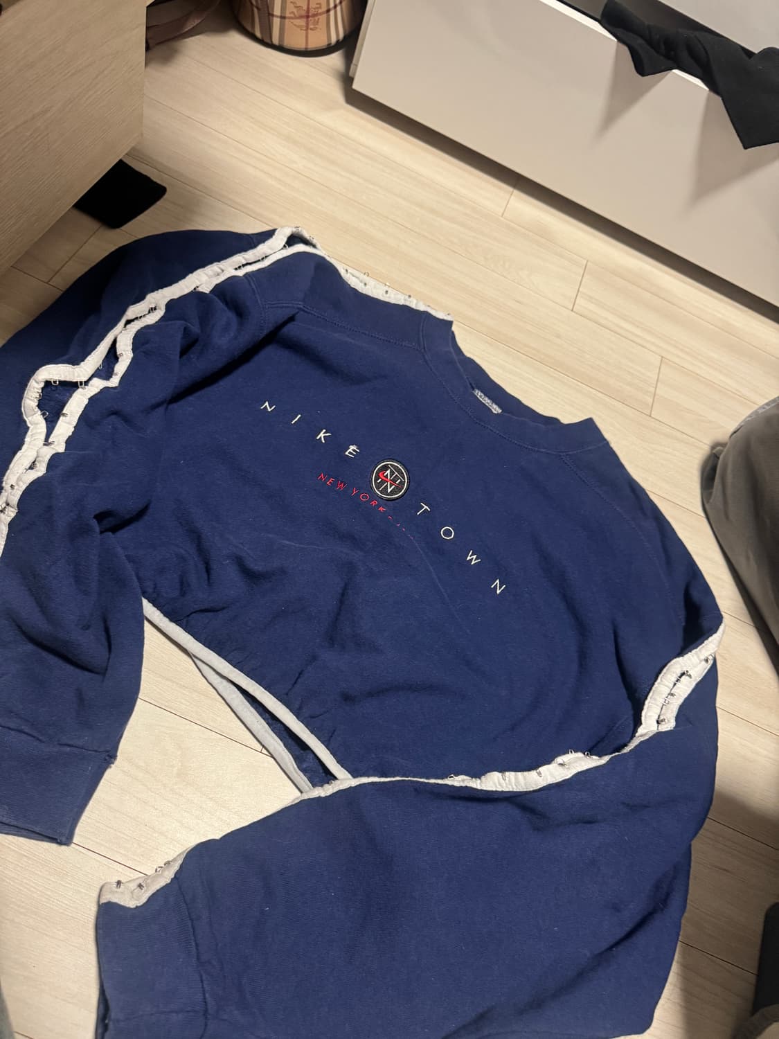 더미스테리어스호텔 나이키맨투맨 커스텀빈티지 상품이미지2