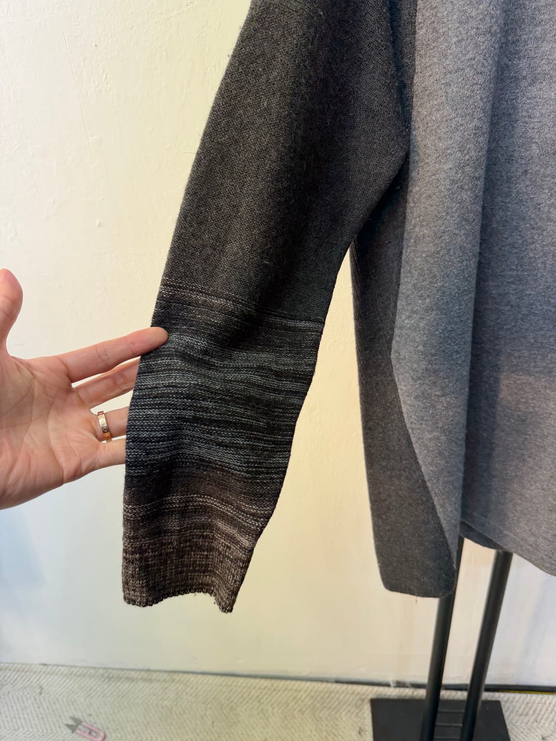 정품) 구호 여성 그레이 배색 니트 F 상품이미지3