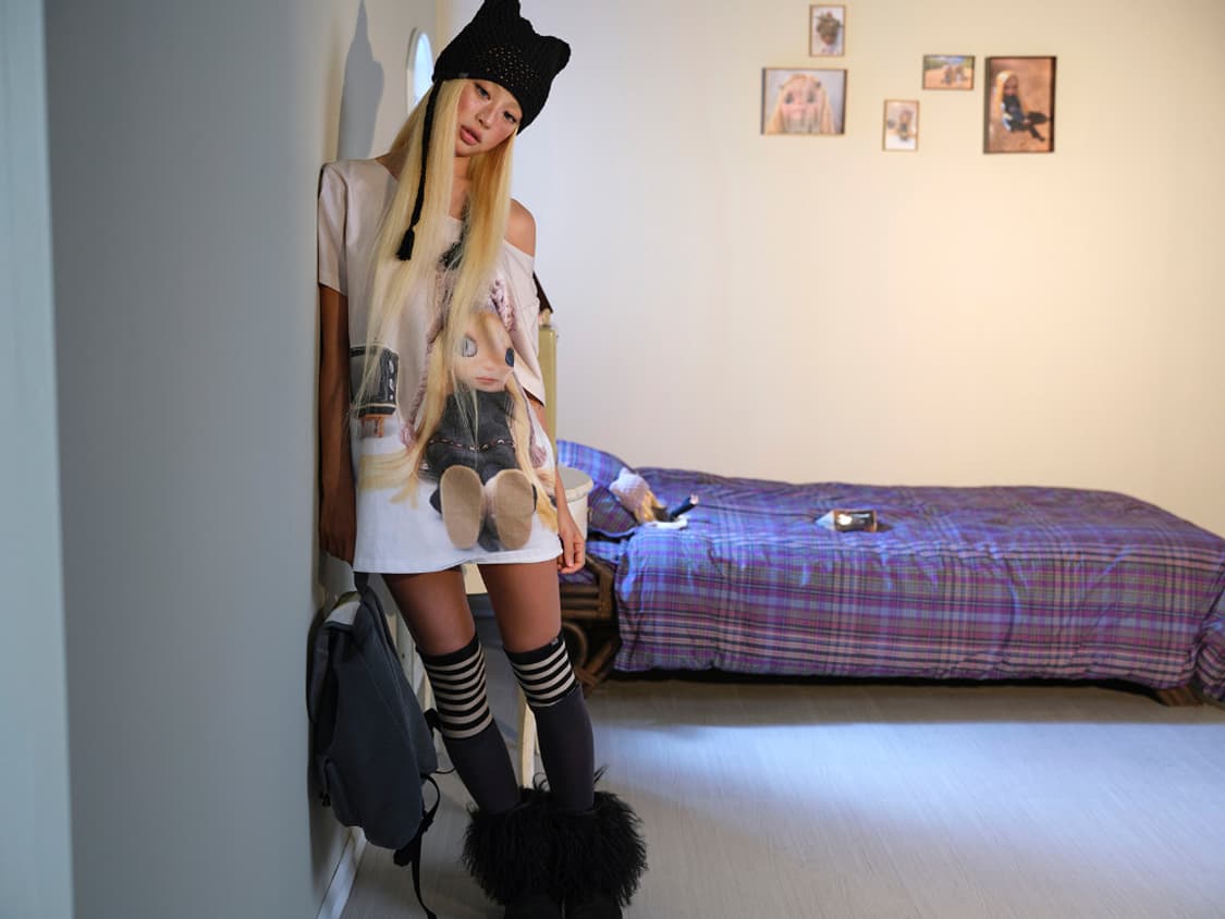 COYSEIO X BLYTHE GRAPHIC ONE PIECE 차콜 상품이미지2