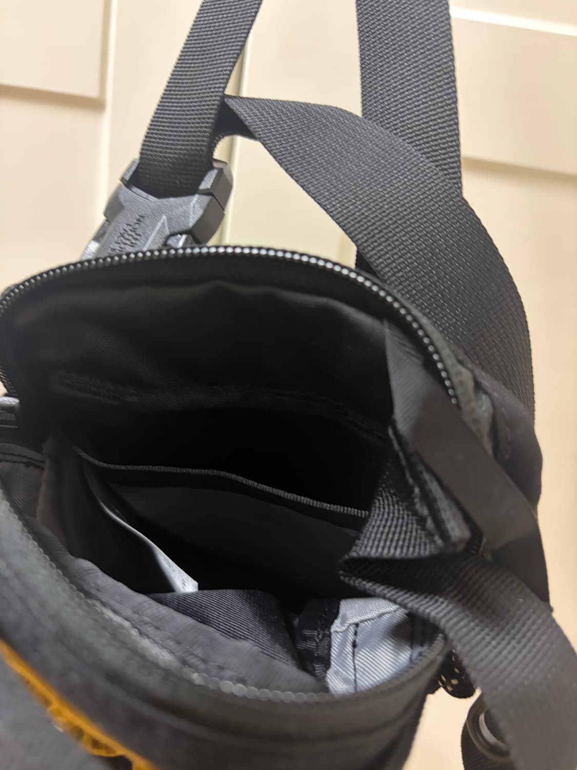 노스페이스 크로스색 가방 (gold yellow) 상품이미지7