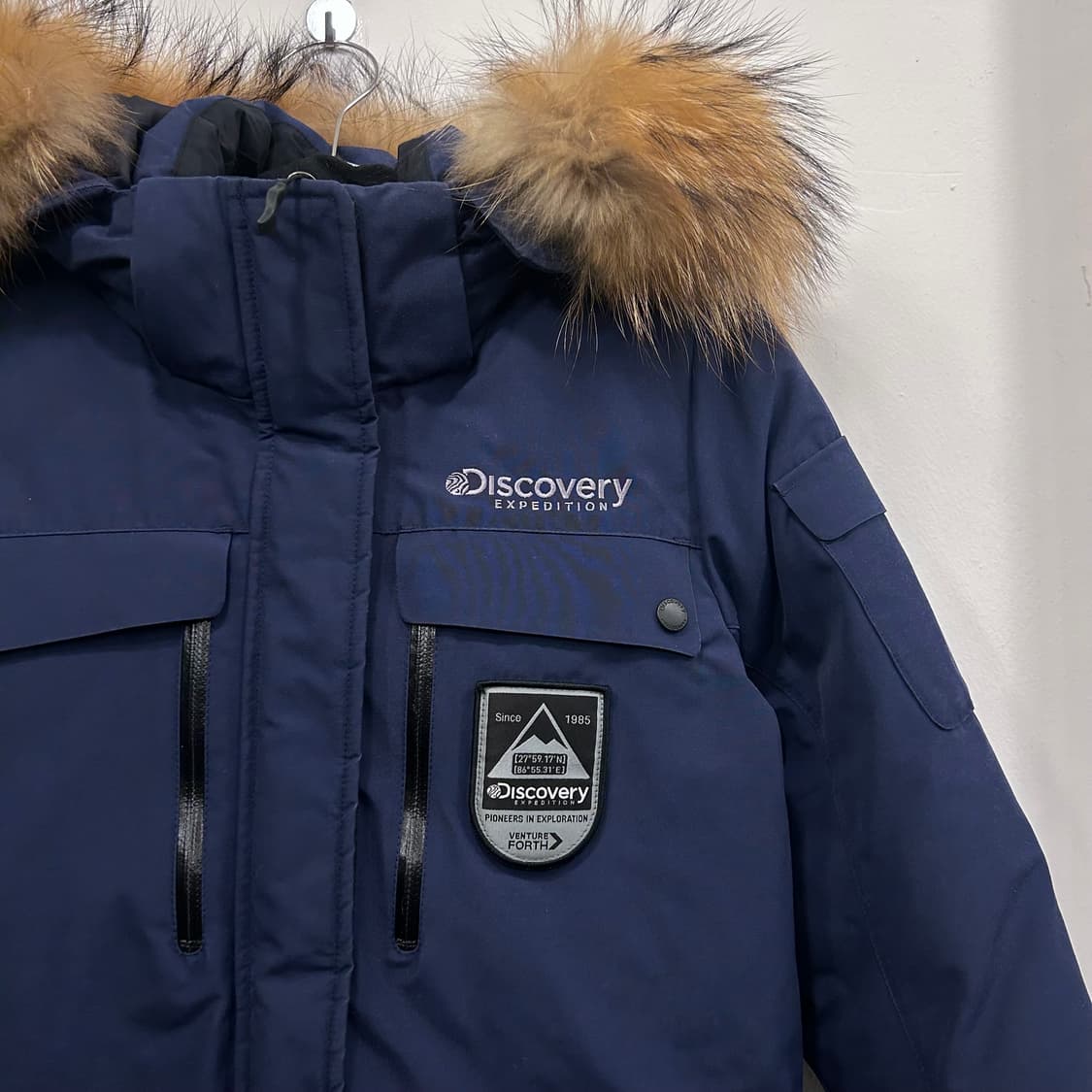 디스커버리 벤쳐포스 덕다운 패치 후드패딩 상품이미지1