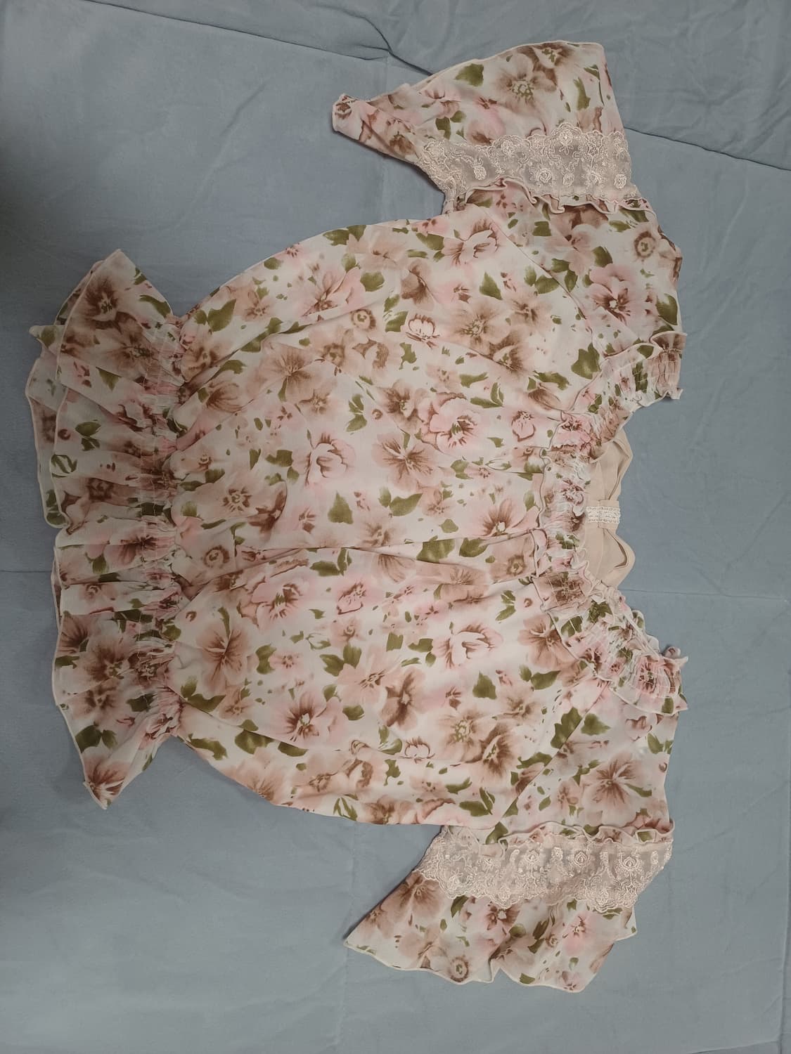 엑시즈팜 히메갸루 빅리본 오프숄더 블라우스 플로럴 리즈리사 트랄라라깔 상품이미지4