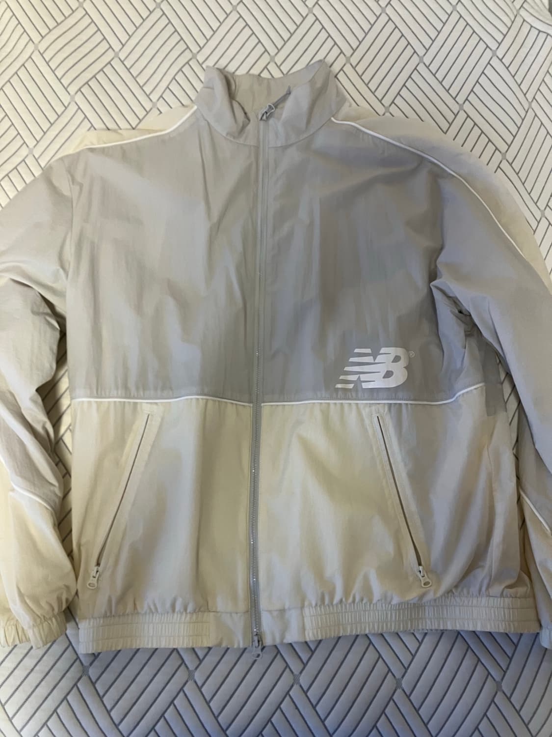 뉴발란스 스포츠 트레이닝, 러닝 바람막이 상품이미지1