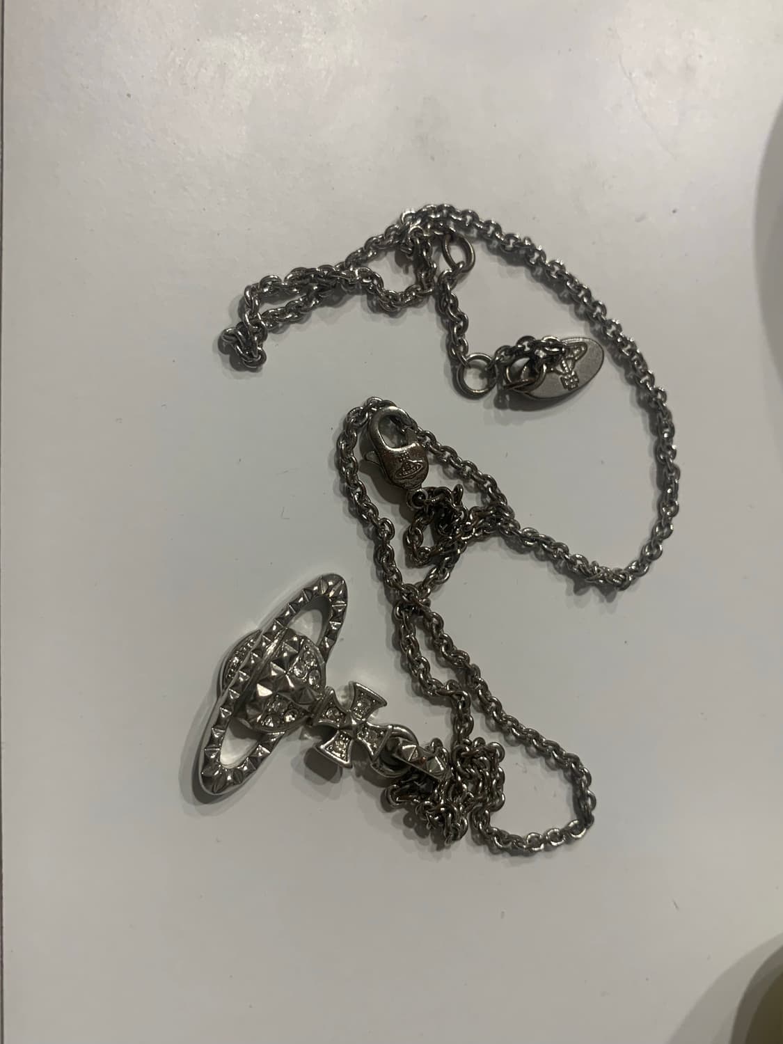 비비안웨스트우드 메이페어 바스 릴리프 펜던트 실버 목걸이 상품이미지4