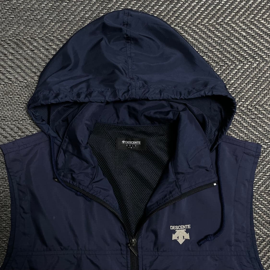 데상트 포켓 테크니컬 후드 베스트y 5339 상품이미지4