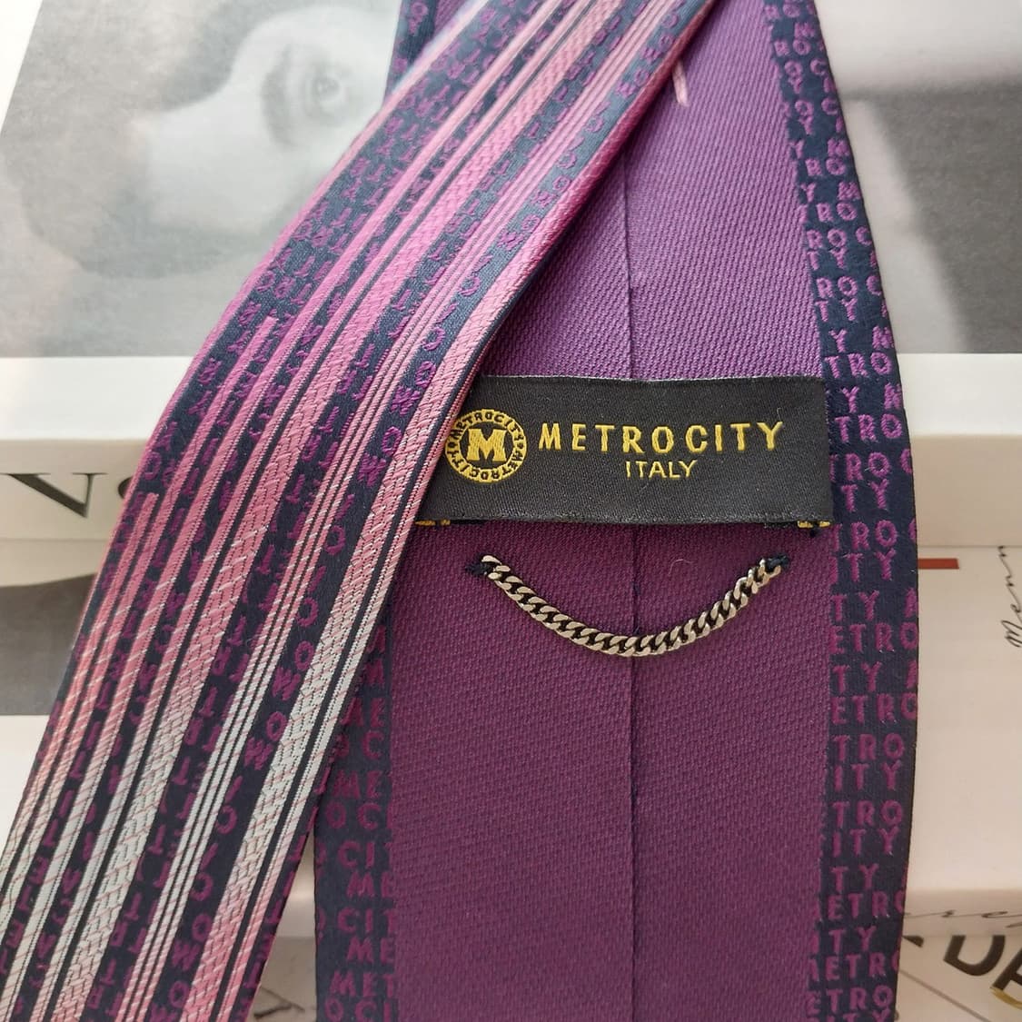 메트로시티 실크 스트라이프 로고 넥타이 8.8cm A+등급 K1452
 상품이미지6