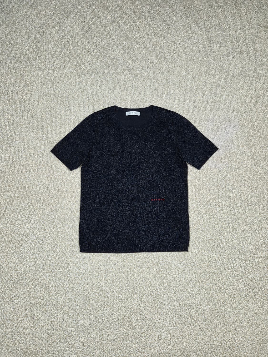 [산드로] 레드 로고 메탈릭 글리터 라운드넥 반팔 니트 | S00052 상품이미지1