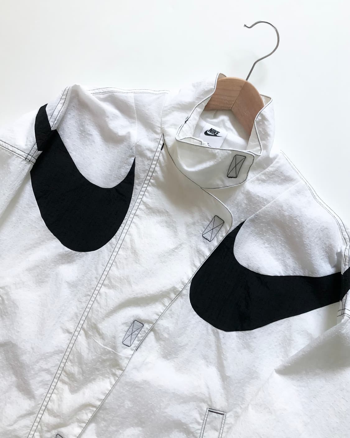 Nike 나이키 화이트 컬러 리펠 더블 스우시 바람막이 자켓 상품이미지4