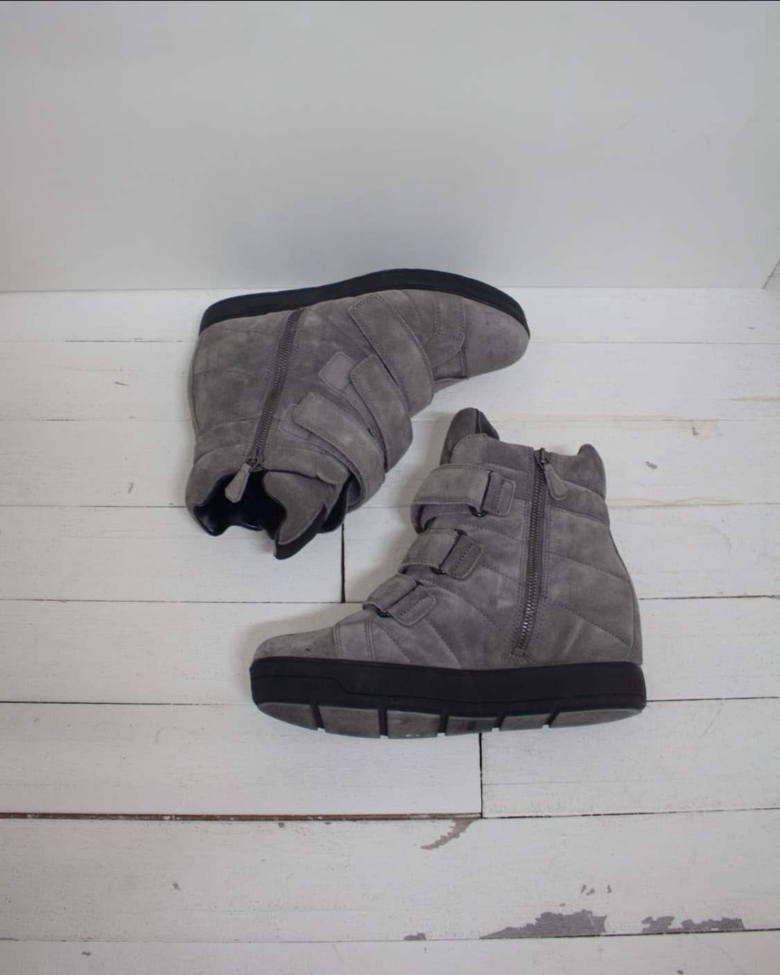 프라다 스니커즈 prada suede strap high sneakers 상품이미지1