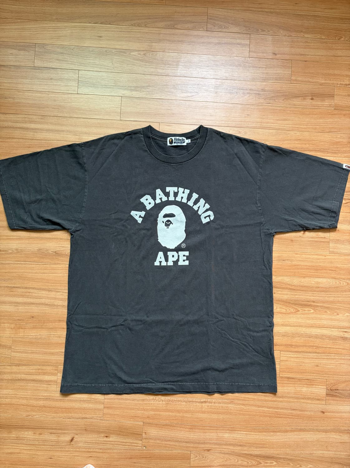 [XL] 베이프 피그먼트 다이드 컬리지 릴렉스드 핏 티셔츠 상품이미지1