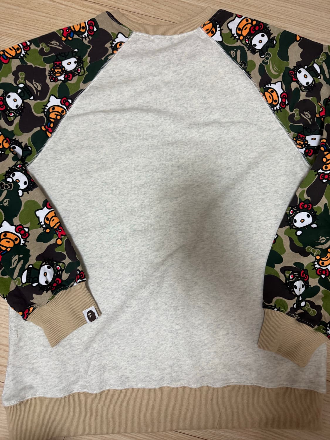 Bape 베이프 마일로 헬로키티 콜라보 맨투맨 상품이미지2