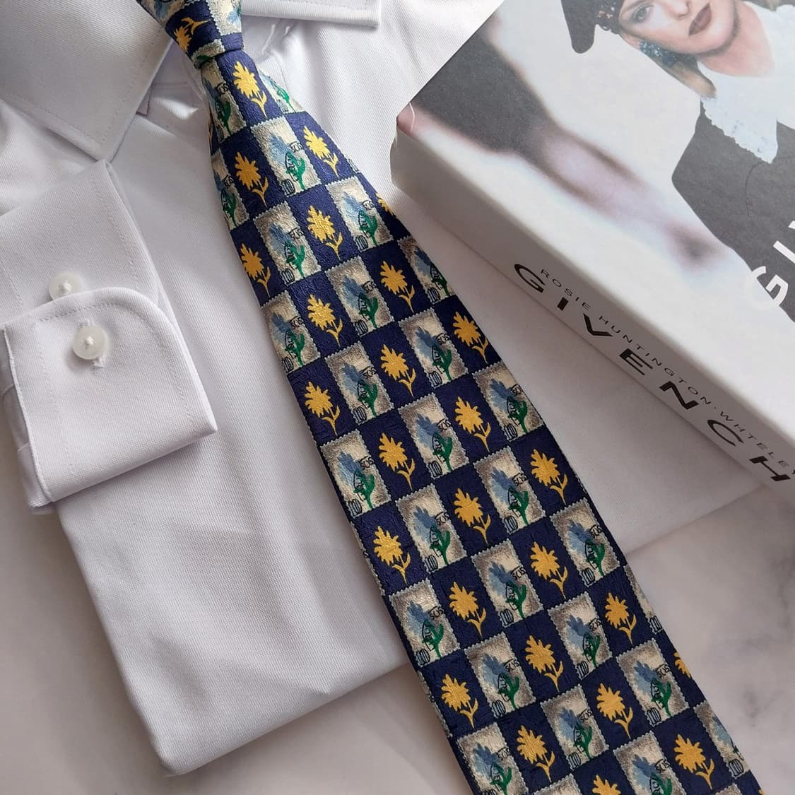 지방시 실크 네이비&옐로우 플라워 넥타이 9.7cm A+등급 K1349
 상품이미지6