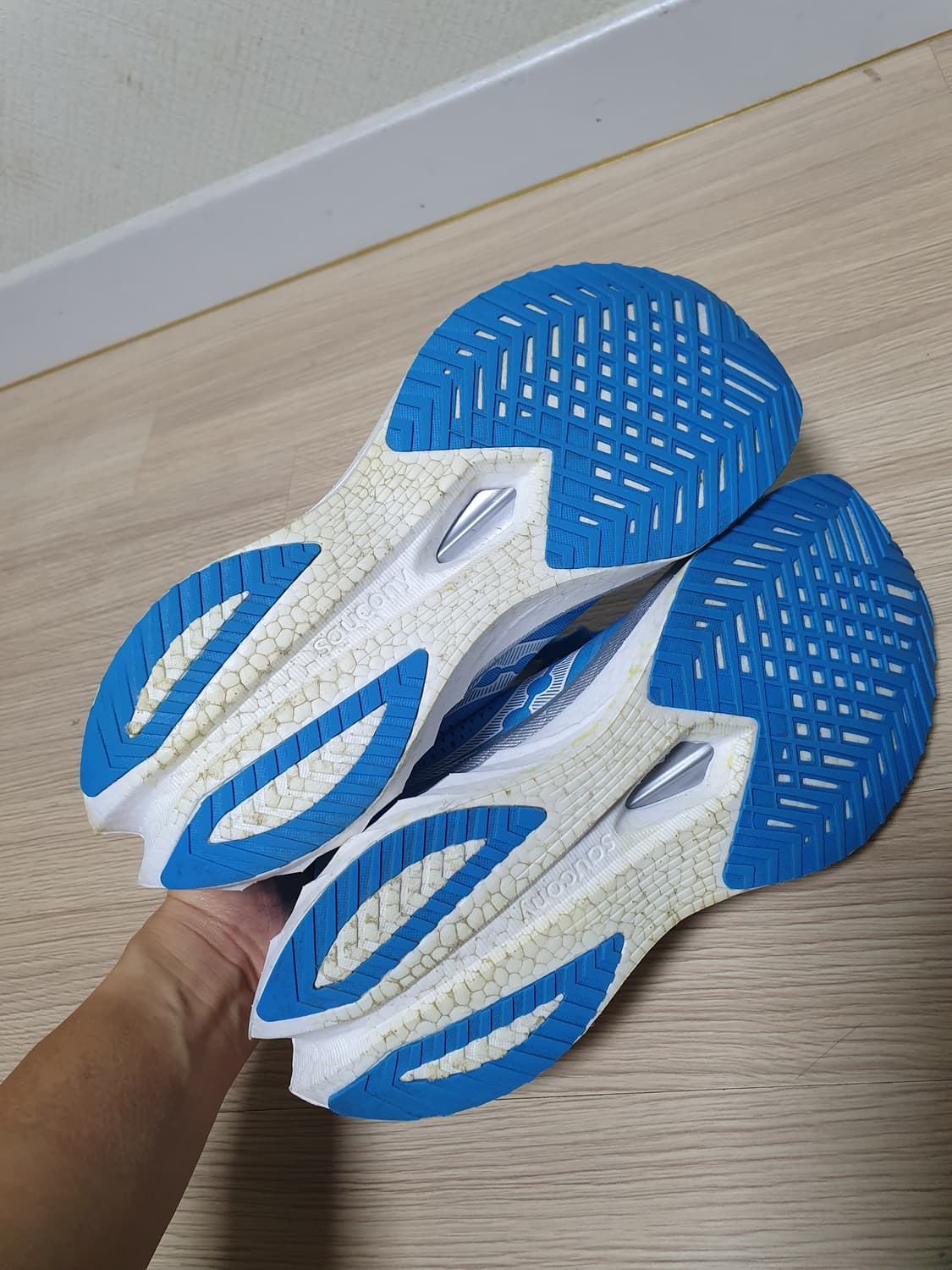 써코니 엔돌핀 스피드 4 러닝화 265 상품이미지7