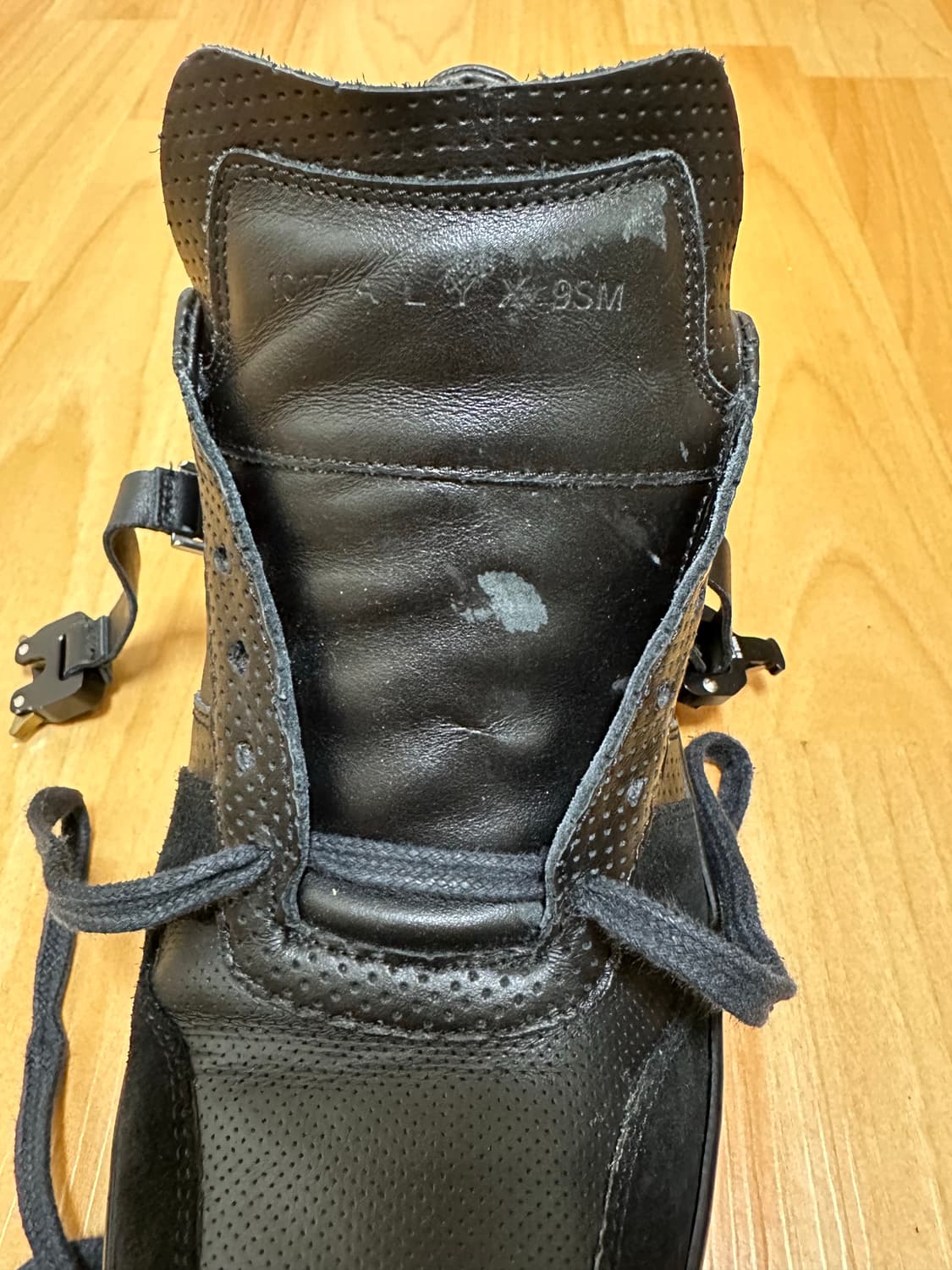 1017 ALYX 9SM 버클 스니커즈 블랙 42 사이즈 (270) 상품이미지9