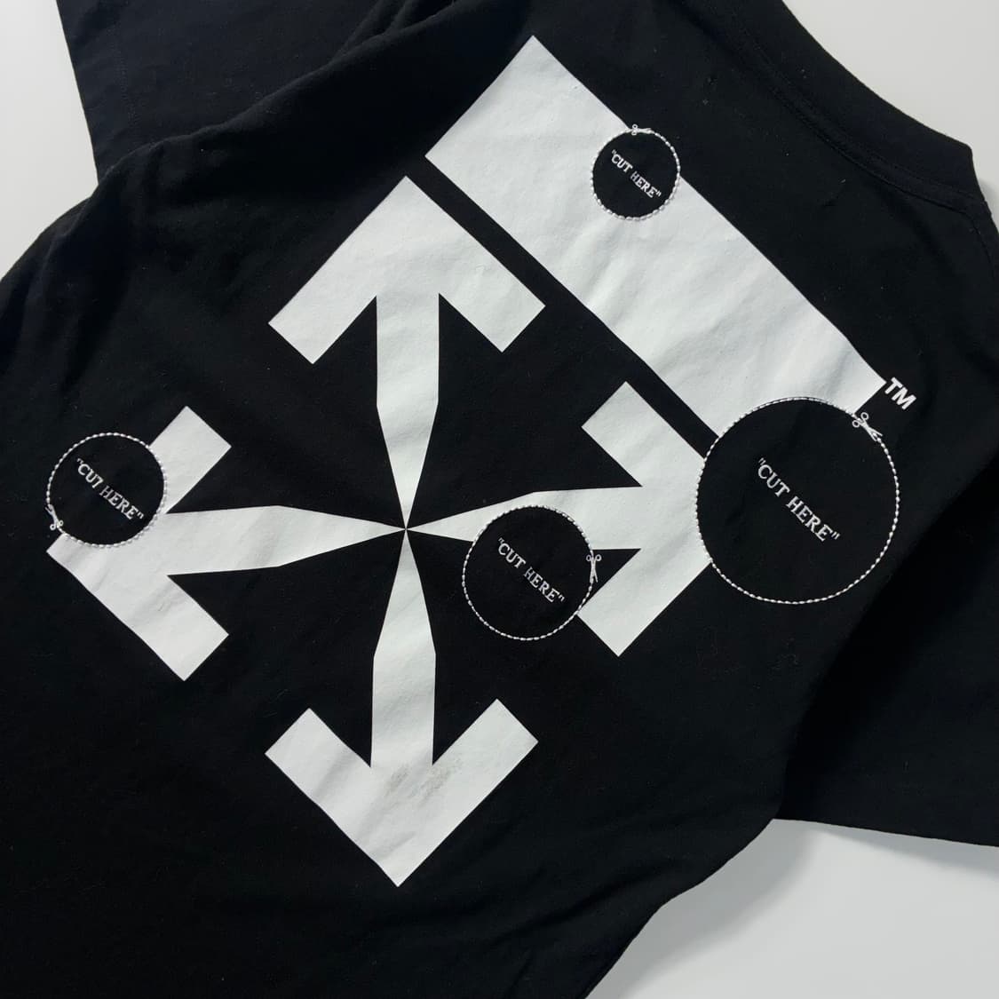 Offwhite  오프화이트 컷히어 애로우 블랙 맨투맨  상품이미지3