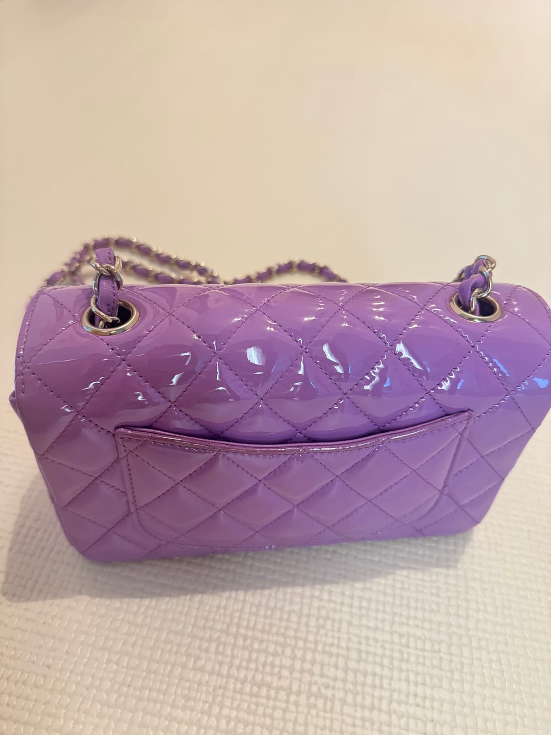 샤넬 퍼플 페이던트 플립백 새상품 한정판 신세계 백화점 정품 상품이미지2