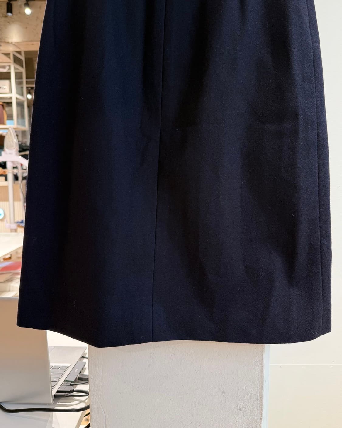 셀린느 네이비 골드 버튼 미디스커트  상품이미지7