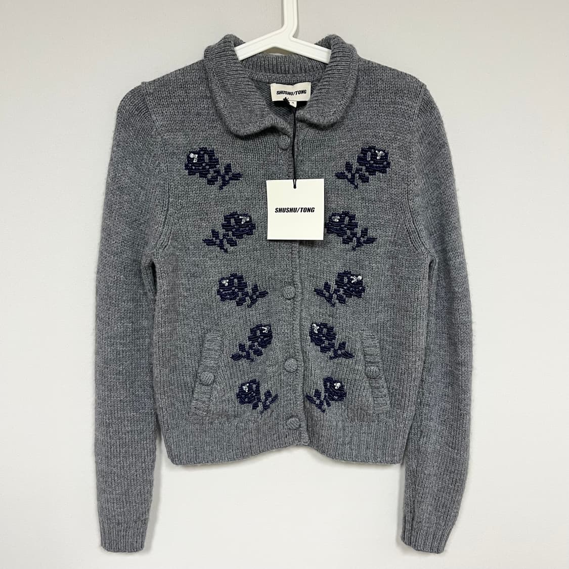 [8]슈슈통 25fw 자수 비즈 가디건/그레이 상품이미지1