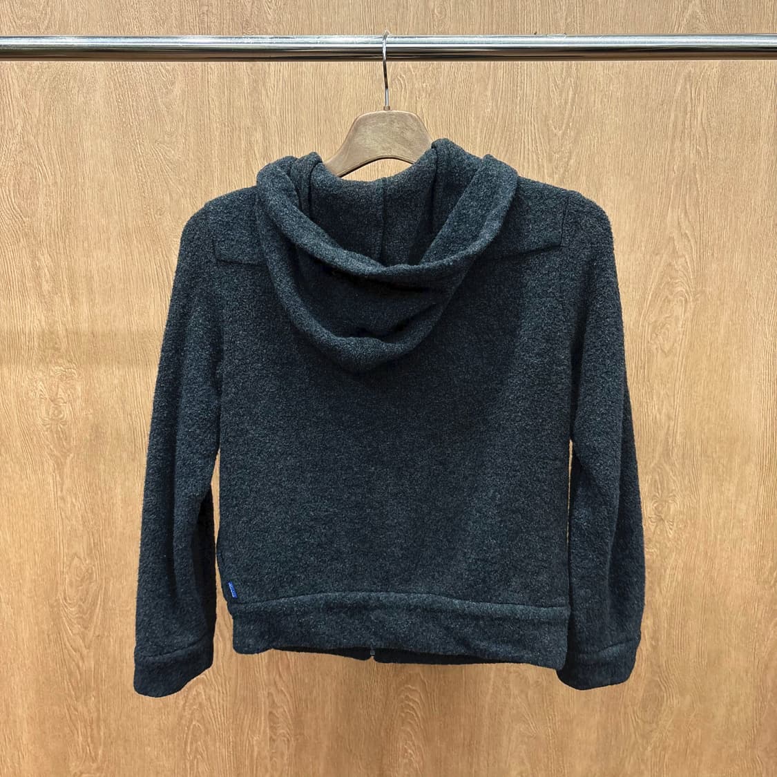 버버리 블루 라벨 후드넥 플리스 집업 로고 탭 디테일 레귤러핏 차콜 상품이미지3