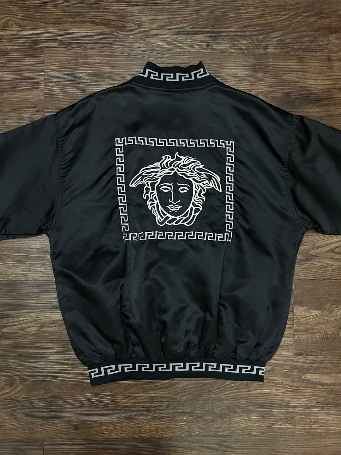 베르사체 진스 꾸뛰르 메두사 헤드 바시티 봄버 자켓 블랙 상품이미지1