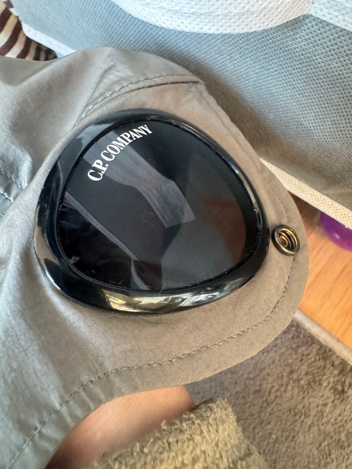 Cp컴퍼니 그레이 고글 볼캡 상품이미지3