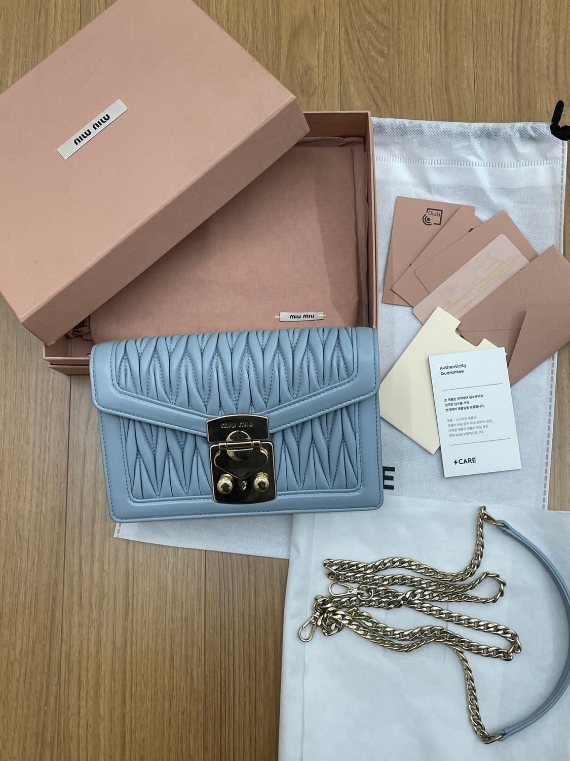 미우미우 마테라쎄 체인 크로스백 상품이미지1