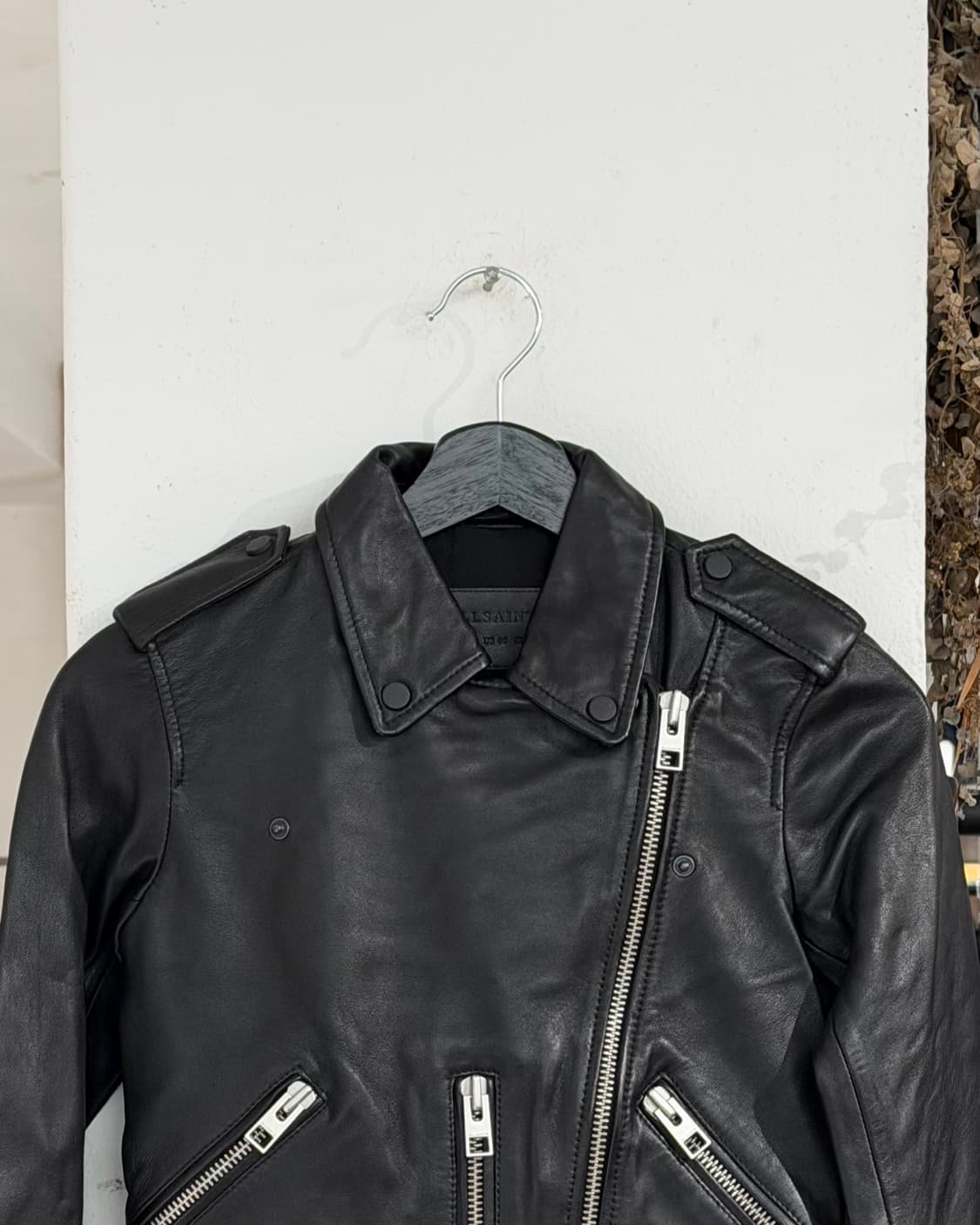 올세인츠 블랙 쉽스킨 레더 바이커 자켓 상품이미지4