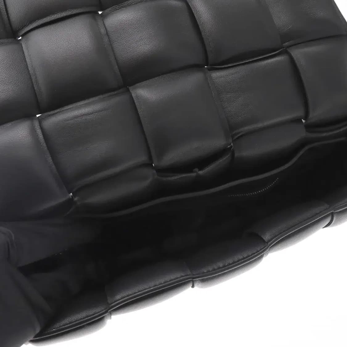 보테가베네타 패티드 카세트백 상품이미지8