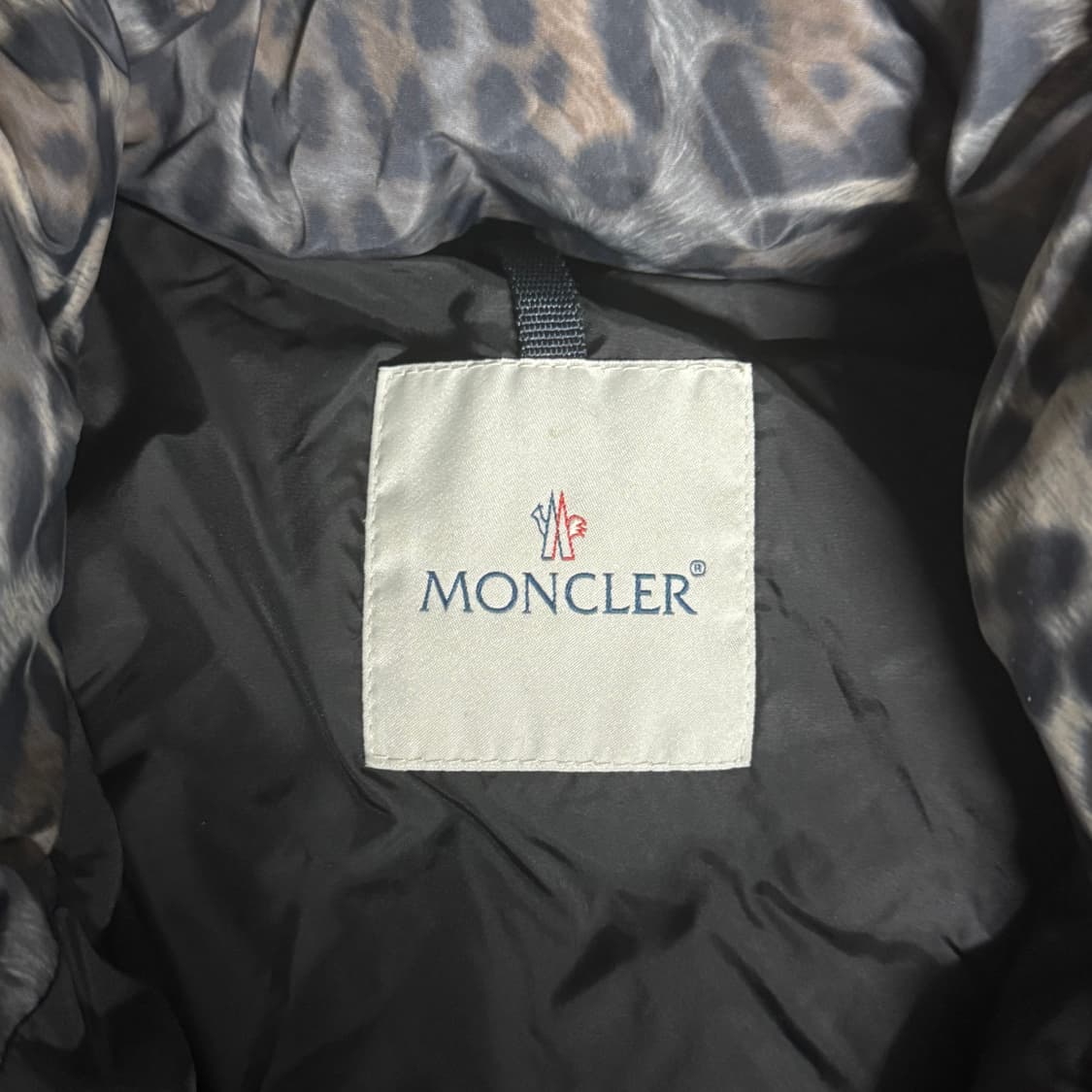 Moncler Leopard Puffer Jacket 상품이미지7