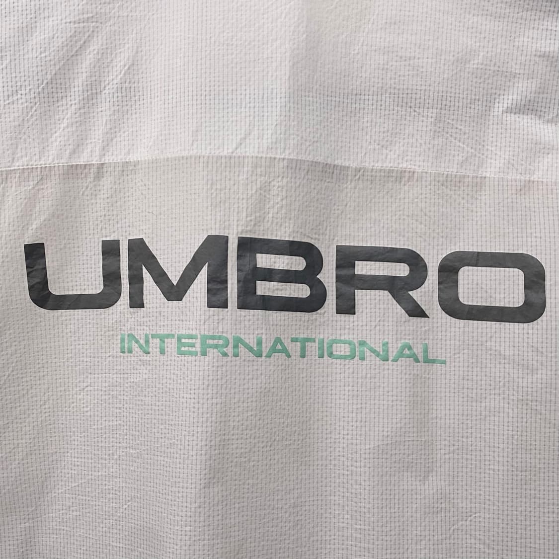 엄브로 플라이트 립스탑 경량 바람막이 상품이미지3