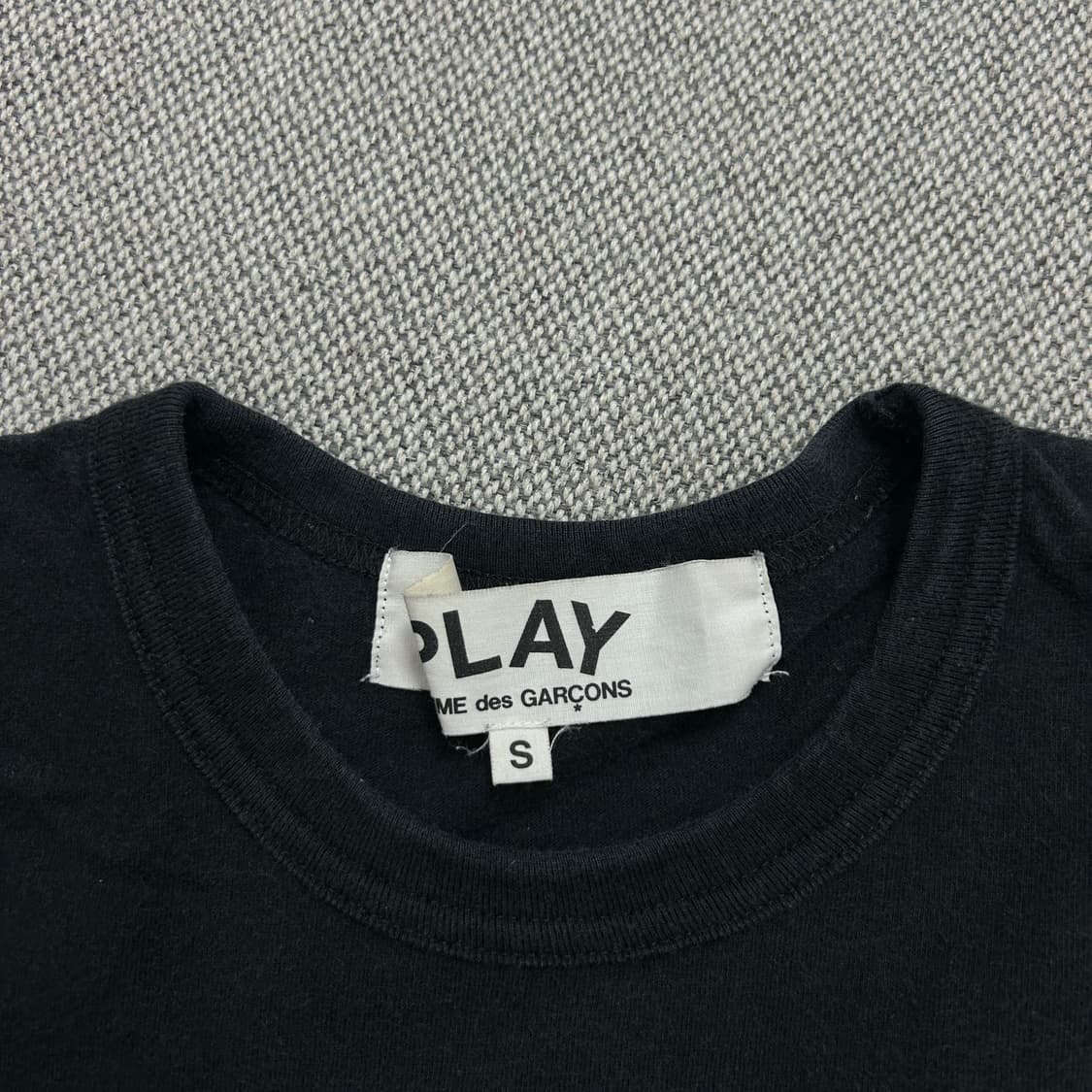 꼼데가르송 레드와펜 블랙 반팔(S) 상품이미지2